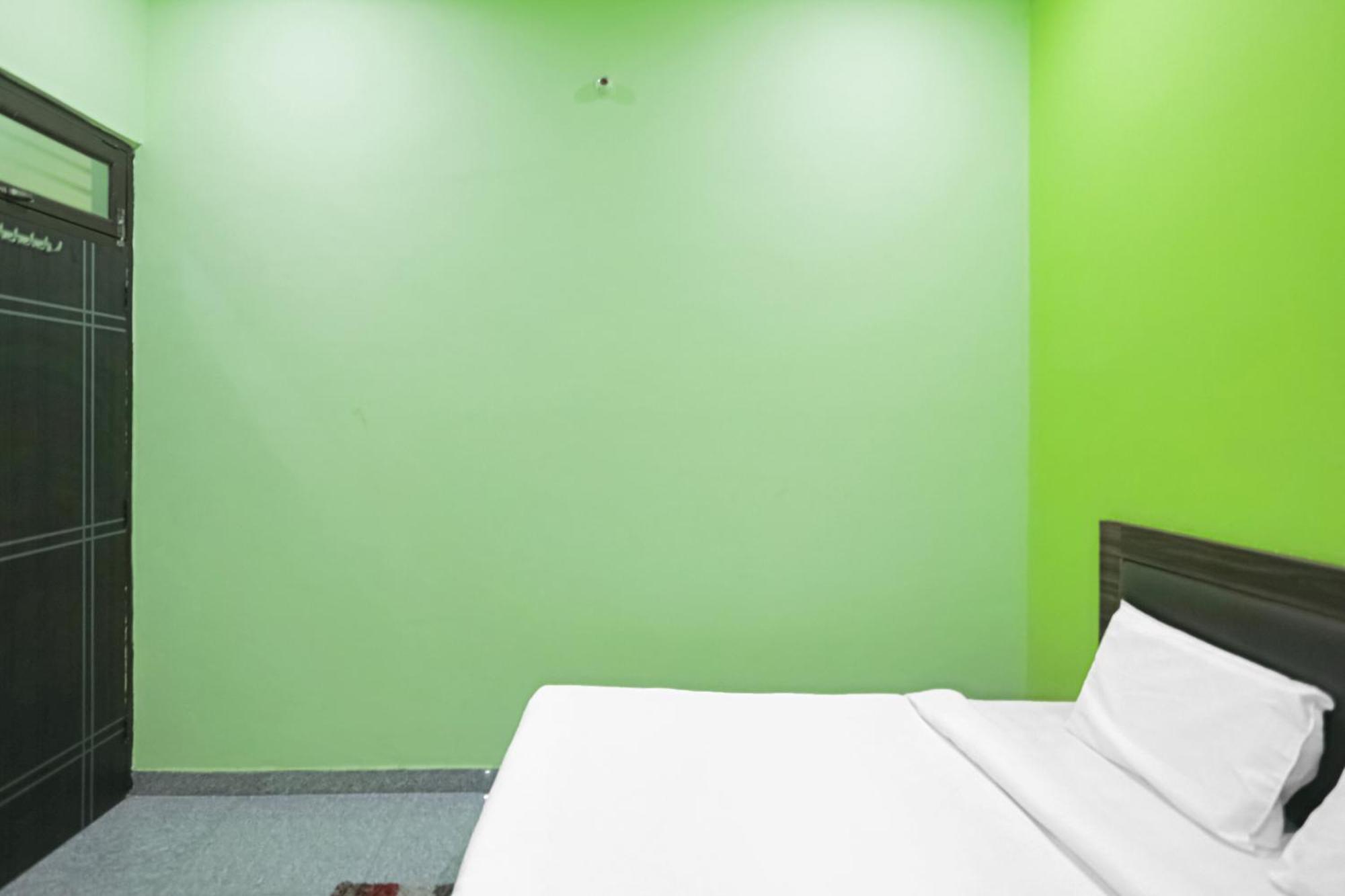 Capital O A-One Hotell Manesar Exteriör bild