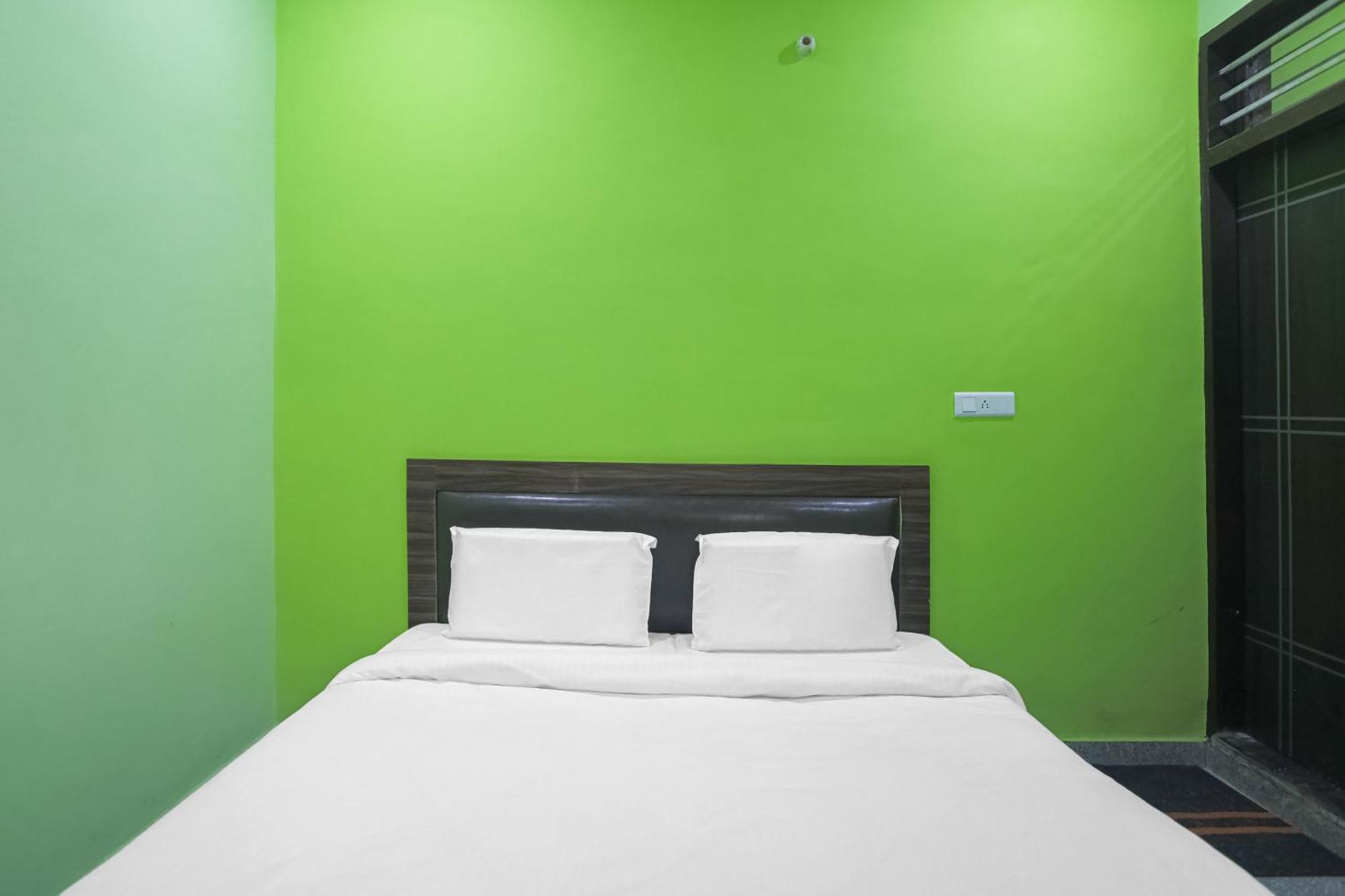 Capital O A-One Hotell Manesar Exteriör bild
