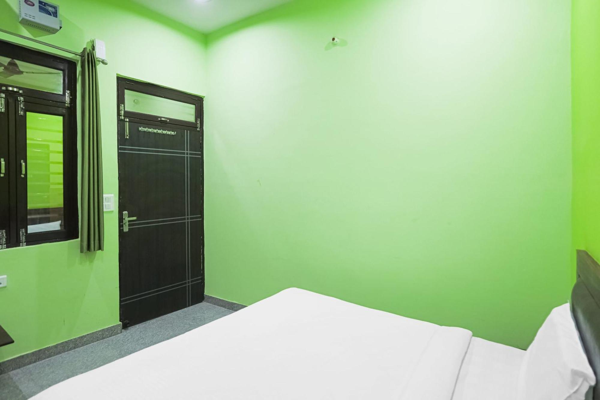 Capital O A-One Hotell Manesar Exteriör bild