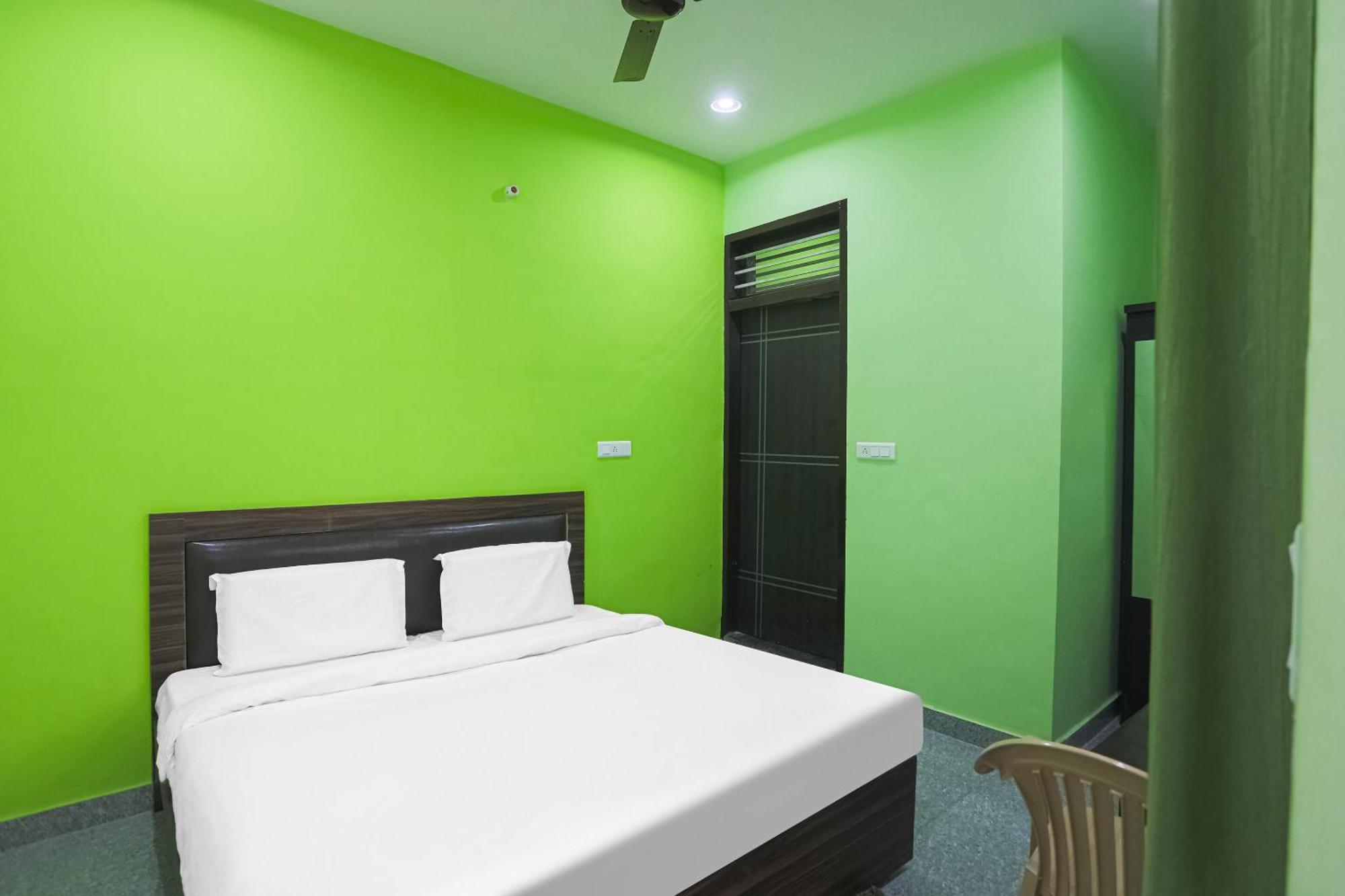 Capital O A-One Hotell Manesar Exteriör bild